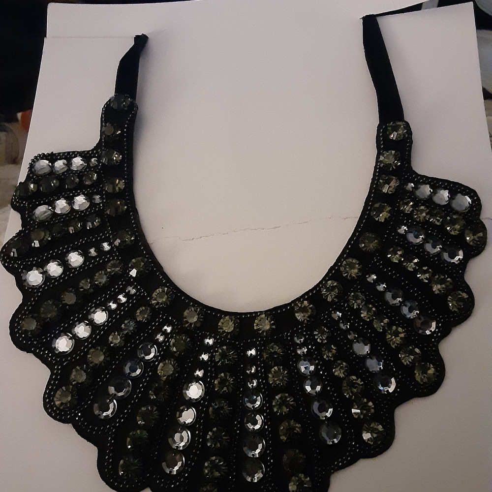 The NOTORIOUS necklace from Bannana Republic
